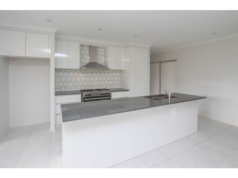5 Coxswain Place, Trinity Beach QLD 4879