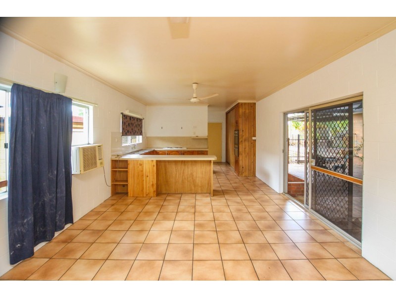 9 Woomala Street, Woree QLD 4868