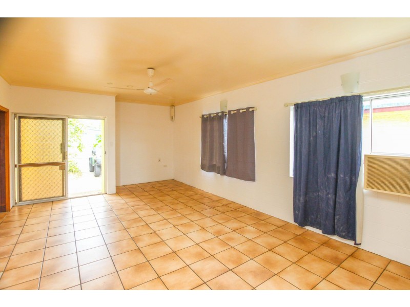 9 Woomala Street, Woree QLD 4868