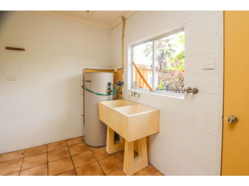 9 Woomala Street, Woree QLD 4868