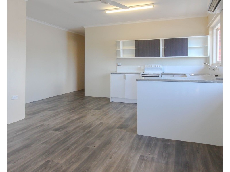 4/227 Aumuller Street, Westcourt QLD 4870