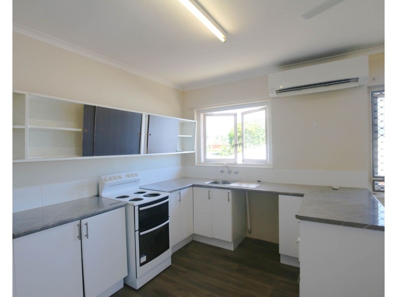 4/227 Aumuller Street, Westcourt QLD 4870