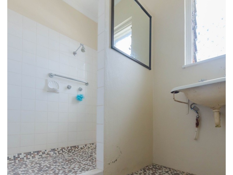 4/227 Aumuller Street, Westcourt QLD 4870