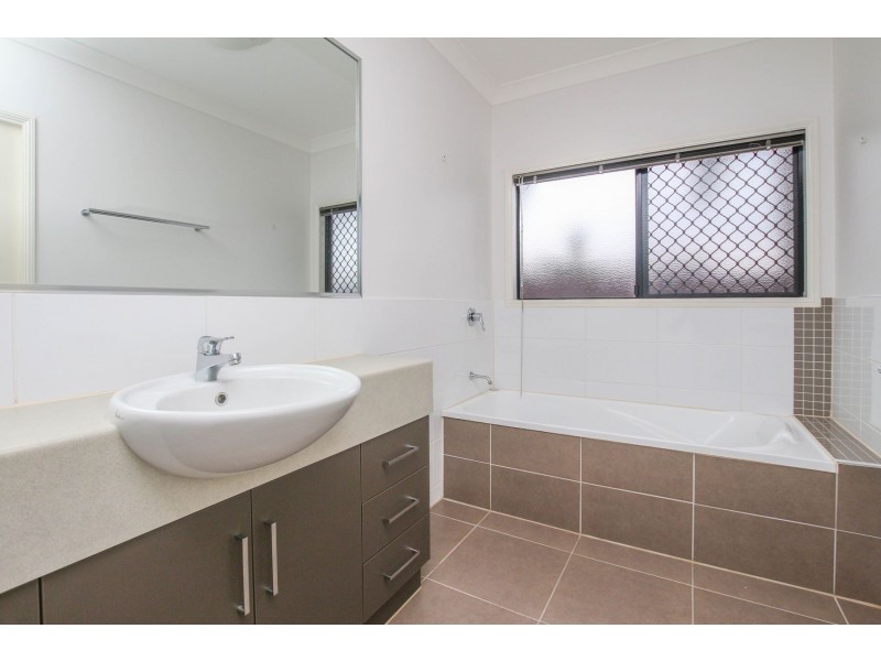 110 McFarlane Drive, Kanimbla QLD 4870