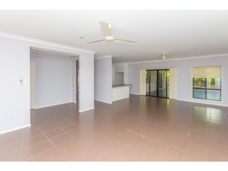 13 Bushlark Place, Smithfield QLD 4878
