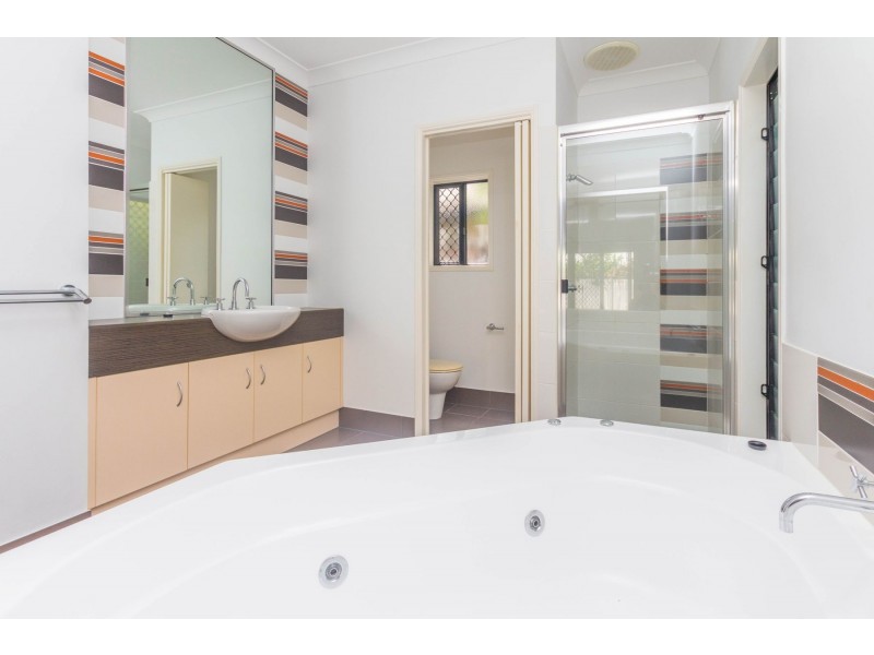 13 Bushlark Place, Smithfield QLD 4878