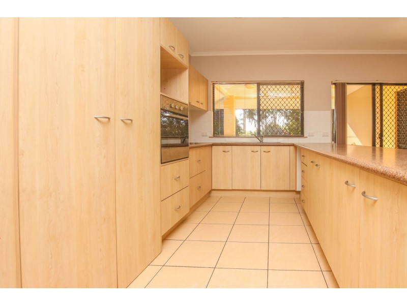 6 Nell Close, Kanimbla QLD 4870