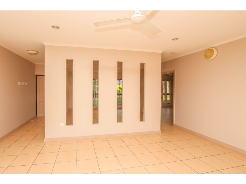 6 Nell Close, Kanimbla QLD 4870