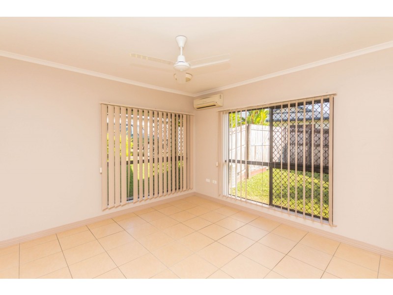 6 Nell Close, Kanimbla QLD 4870