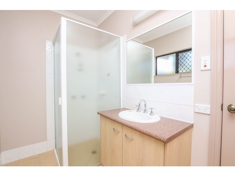 6 Nell Close, Kanimbla QLD 4870