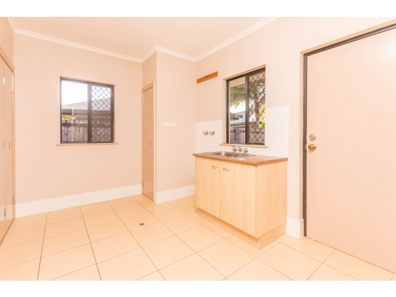 6 Nell Close, Kanimbla QLD 4870