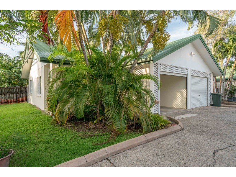 1/364 Mccoombe Street, Mooroobool QLD 4870