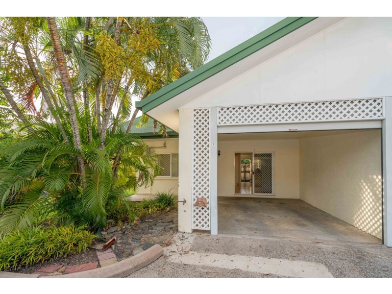 1/364 Mccoombe Street, Mooroobool QLD 4870