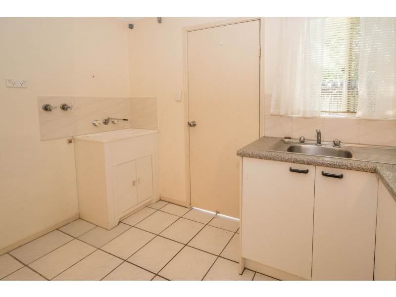 1/364 Mccoombe Street, Mooroobool QLD 4870