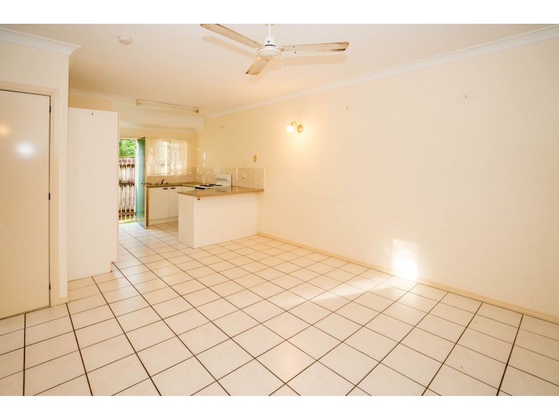 1/364 Mccoombe Street, Mooroobool QLD 4870