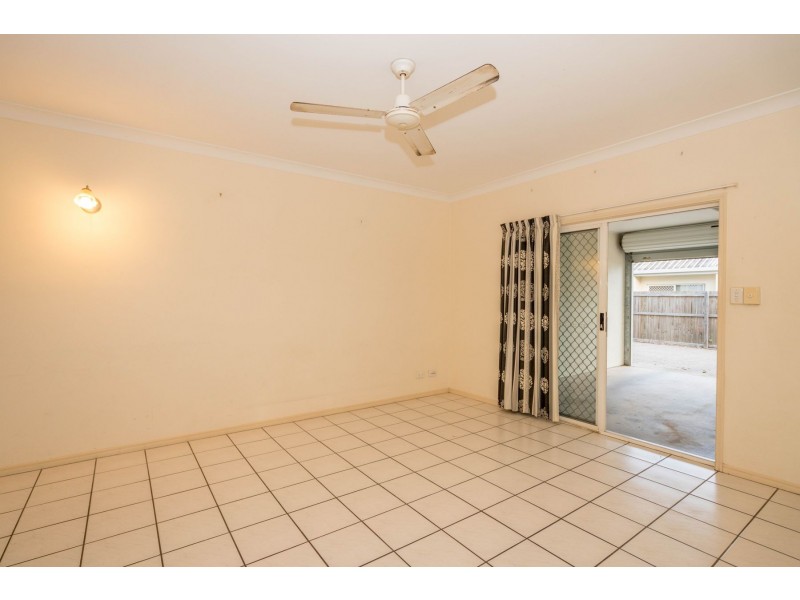 1/364 Mccoombe Street, Mooroobool QLD 4870