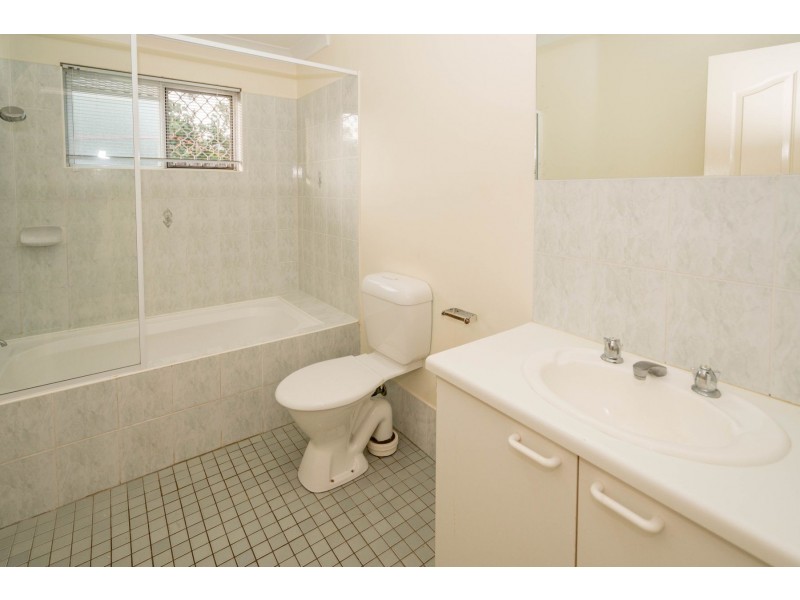 1/364 Mccoombe Street, Mooroobool QLD 4870