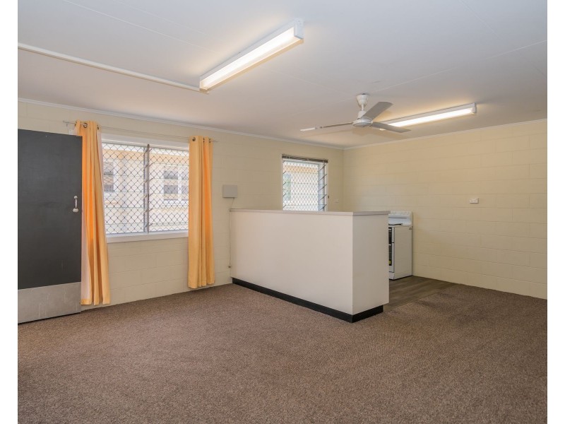 30A Earl Street, Westcourt QLD 4870