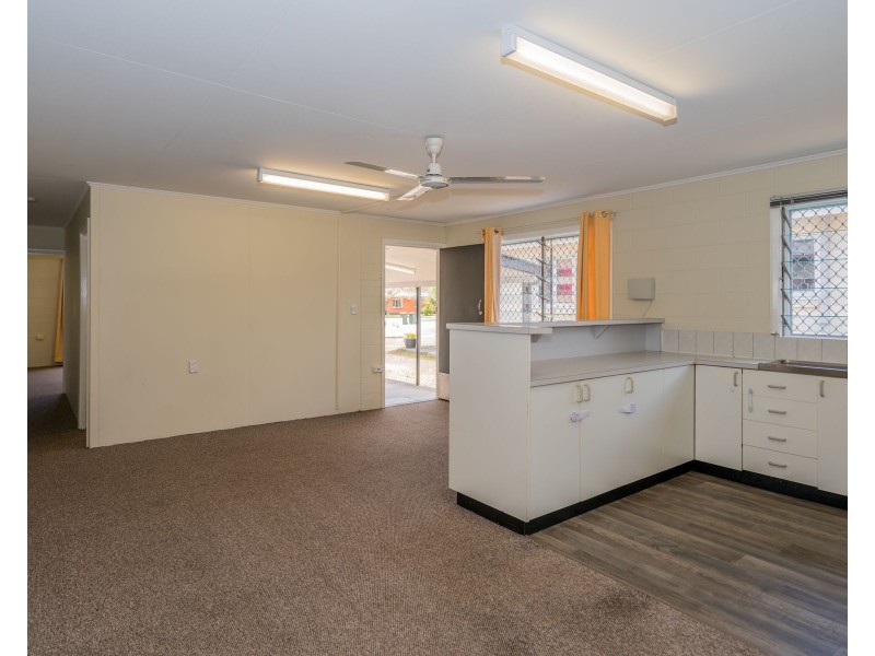 30A Earl Street, Westcourt QLD 4870