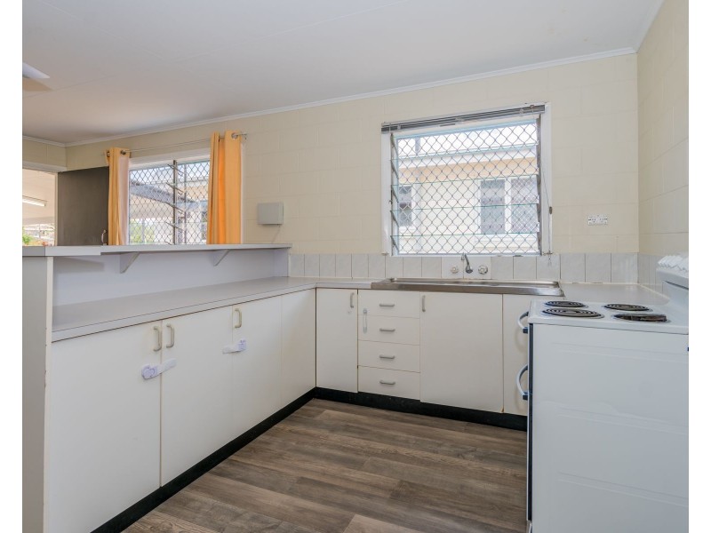30A Earl Street, Westcourt QLD 4870