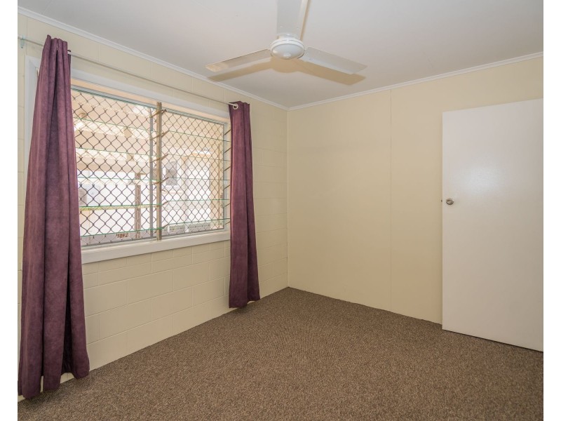 30A Earl Street, Westcourt QLD 4870