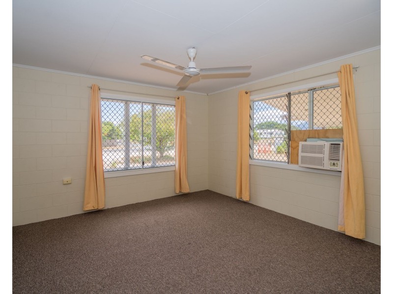 30A Earl Street, Westcourt QLD 4870