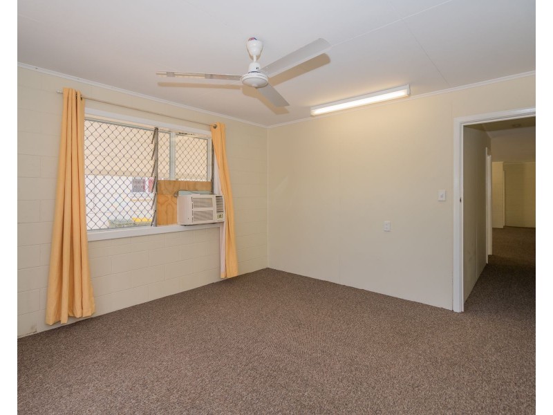 30A Earl Street, Westcourt QLD 4870