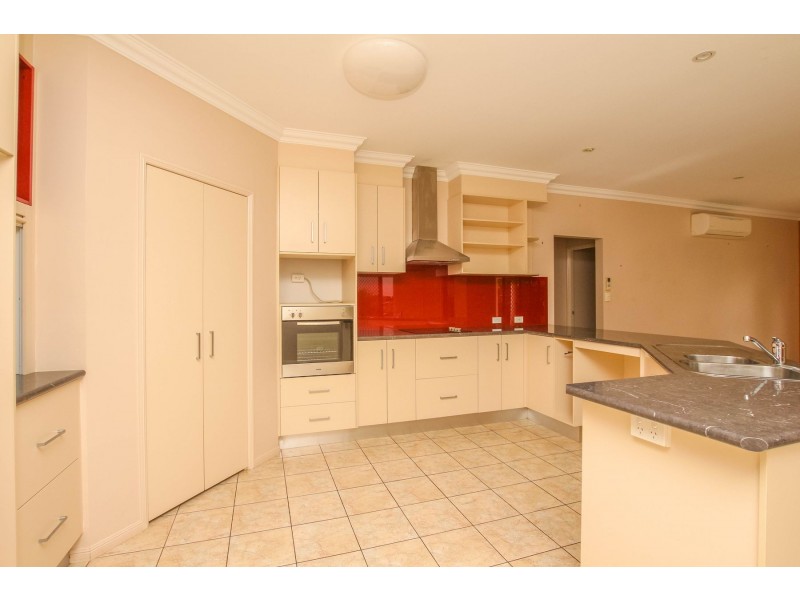 33 Pelling Close, Kanimbla QLD 4870