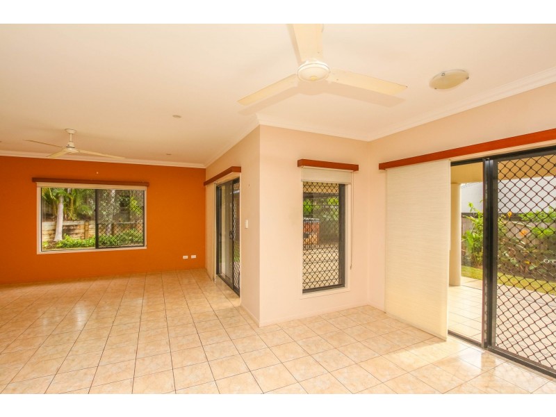 33 Pelling Close, Kanimbla QLD 4870