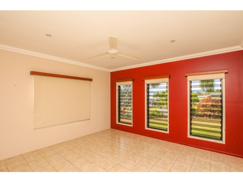 33 Pelling Close, Kanimbla QLD 4870