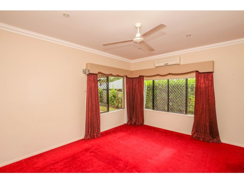 33 Pelling Close, Kanimbla QLD 4870