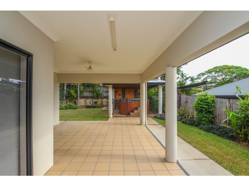 33 Pelling Close, Kanimbla QLD 4870