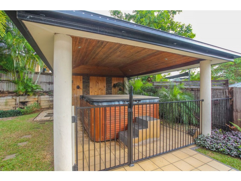 33 Pelling Close, Kanimbla QLD 4870