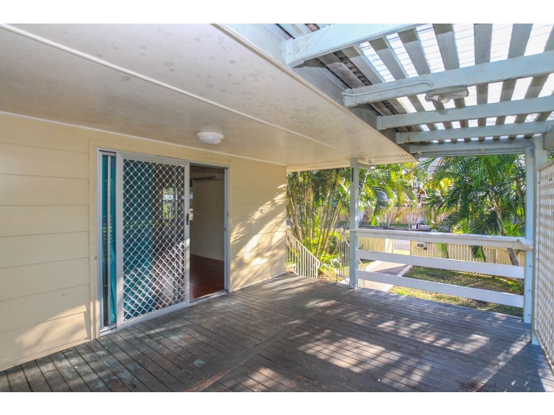 16 Witney Street, Manoora QLD 4870