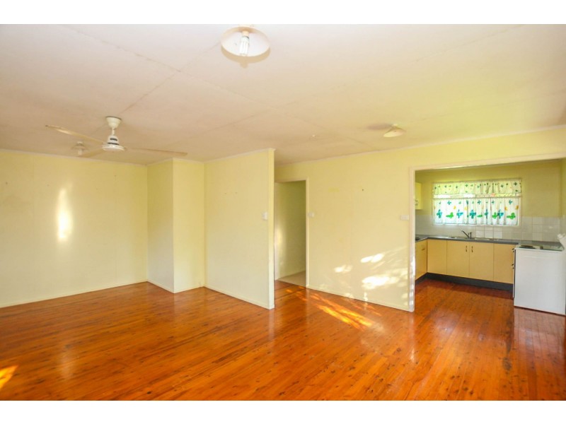 16 Witney Street, Manoora QLD 4870