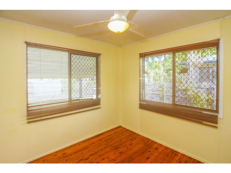 16 Witney Street, Manoora QLD 4870