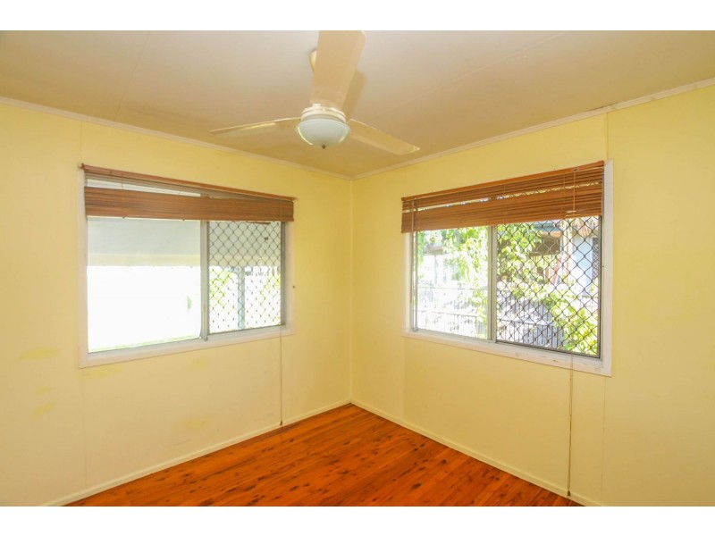 16 Witney Street, Manoora QLD 4870