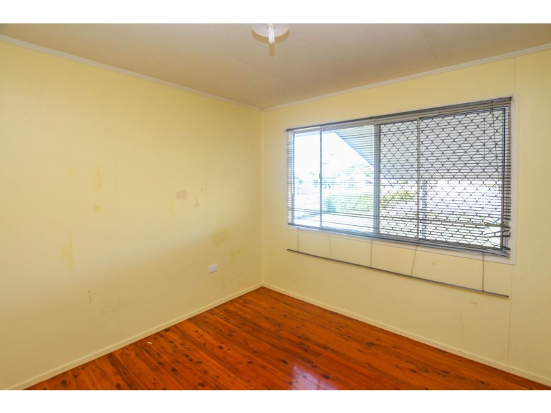 16 Witney Street, Manoora QLD 4870