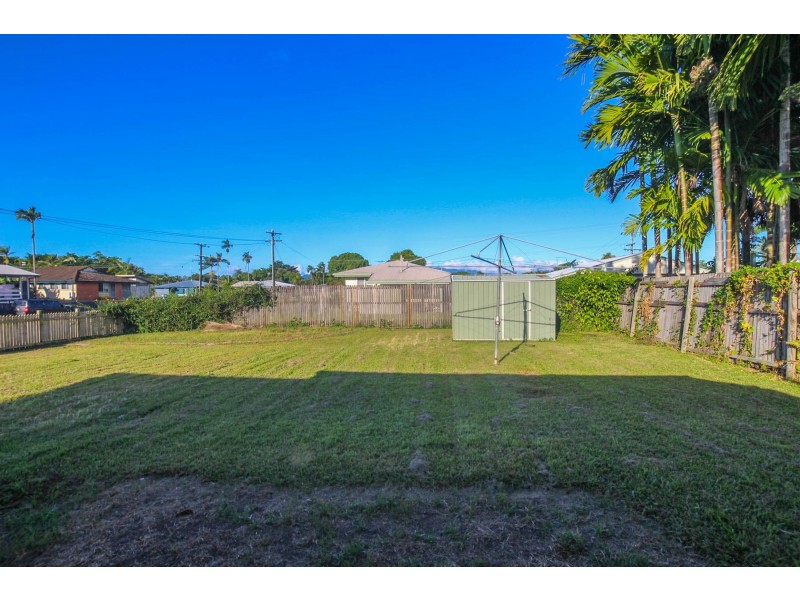 16 Witney Street, Manoora QLD 4870