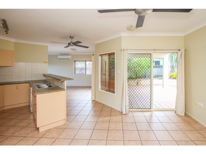 11 Nell Close, Kanimbla QLD 4870