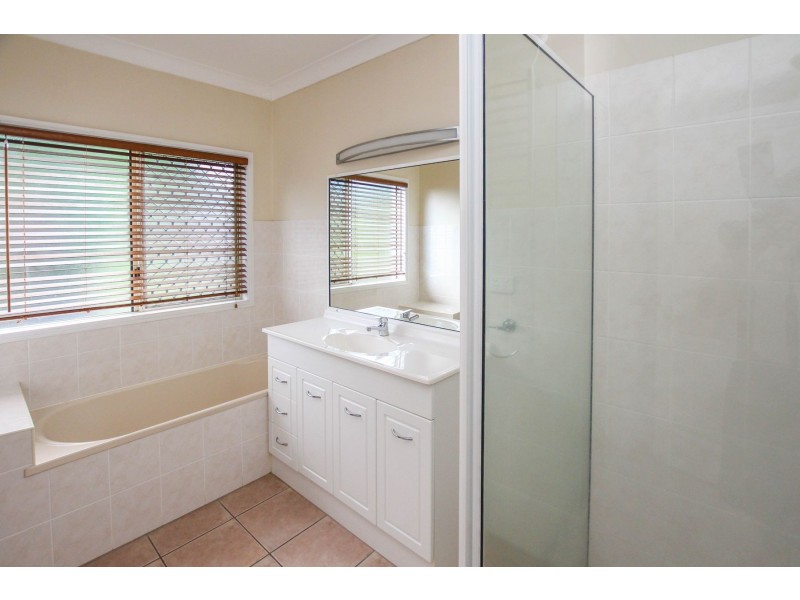 11 Nell Close, Kanimbla QLD 4870