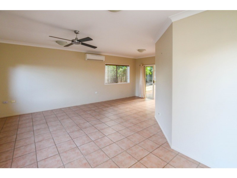 11 Nell Close, Kanimbla QLD 4870