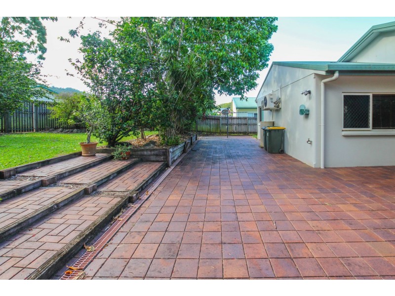11 Nell Close, Kanimbla QLD 4870