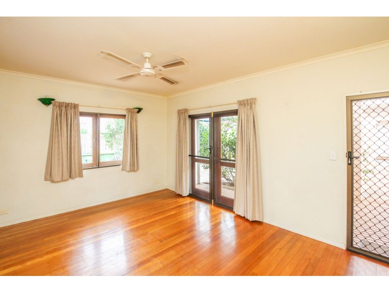 1/76 Cedar Road, Palm Cove QLD 4879