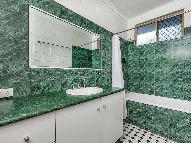 20 Ramsey Drive, Kanimbla QLD 4870