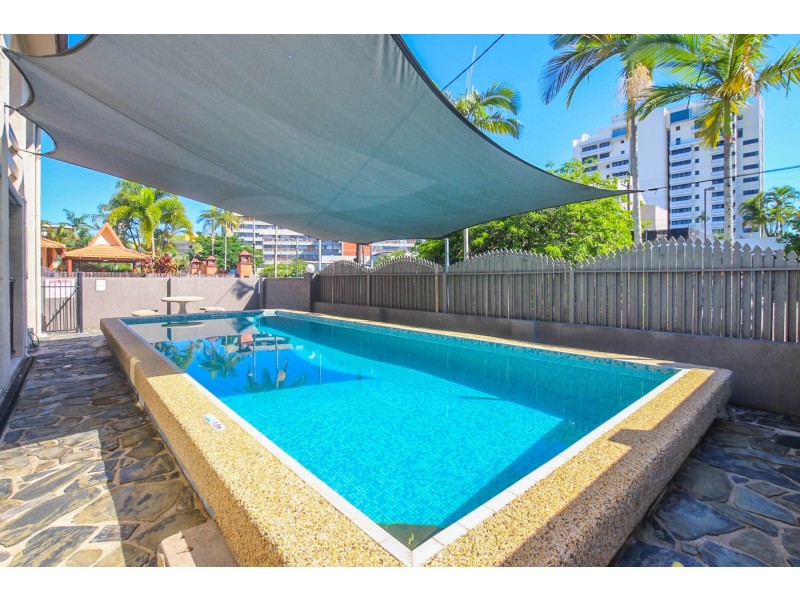 4/211 Lake Street, Cairns City QLD 4870
