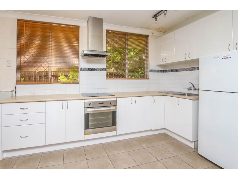 4/211 Lake Street, Cairns City QLD 4870