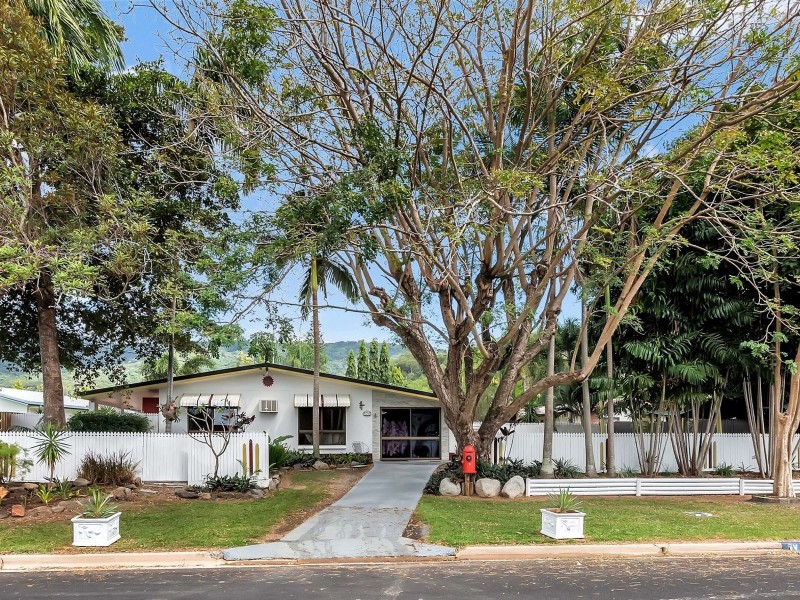 11 Lesley Street, Smithfield QLD 4878