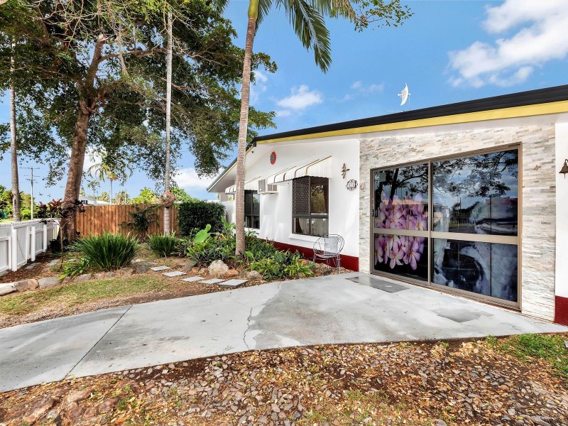 11 Lesley Street, Smithfield QLD 4878