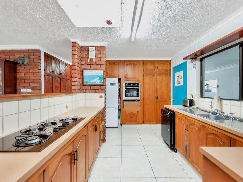 11 Lesley Street, Smithfield QLD 4878